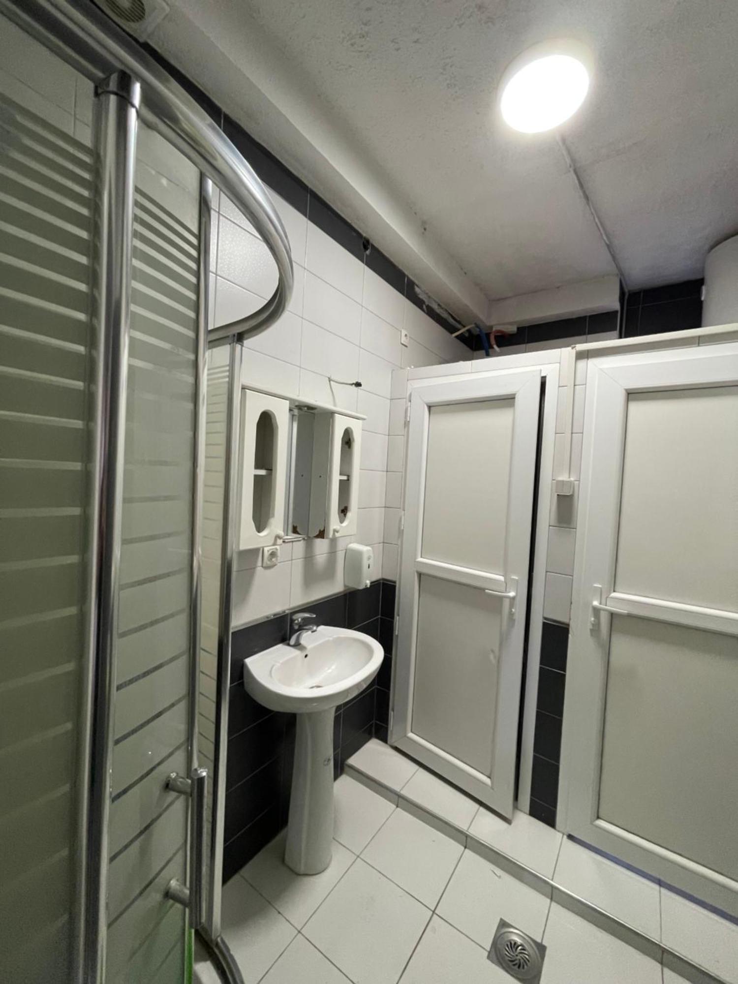 Newborn Comfort Hostel The Biggest Hostel Of Town With Best Location 프리슈티나 외부 사진