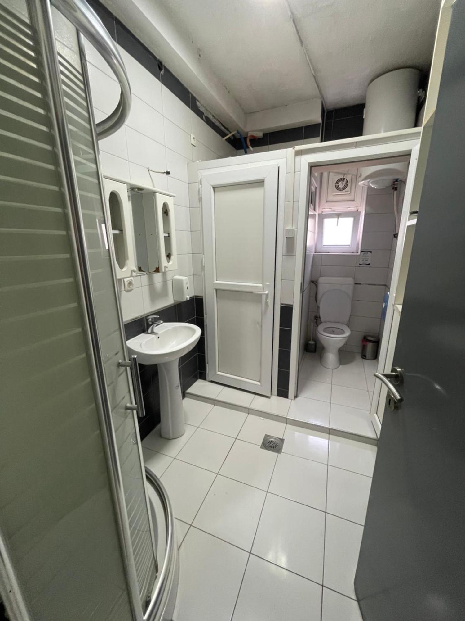 Newborn Comfort Hostel The Biggest Hostel Of Town With Best Location 프리슈티나 외부 사진